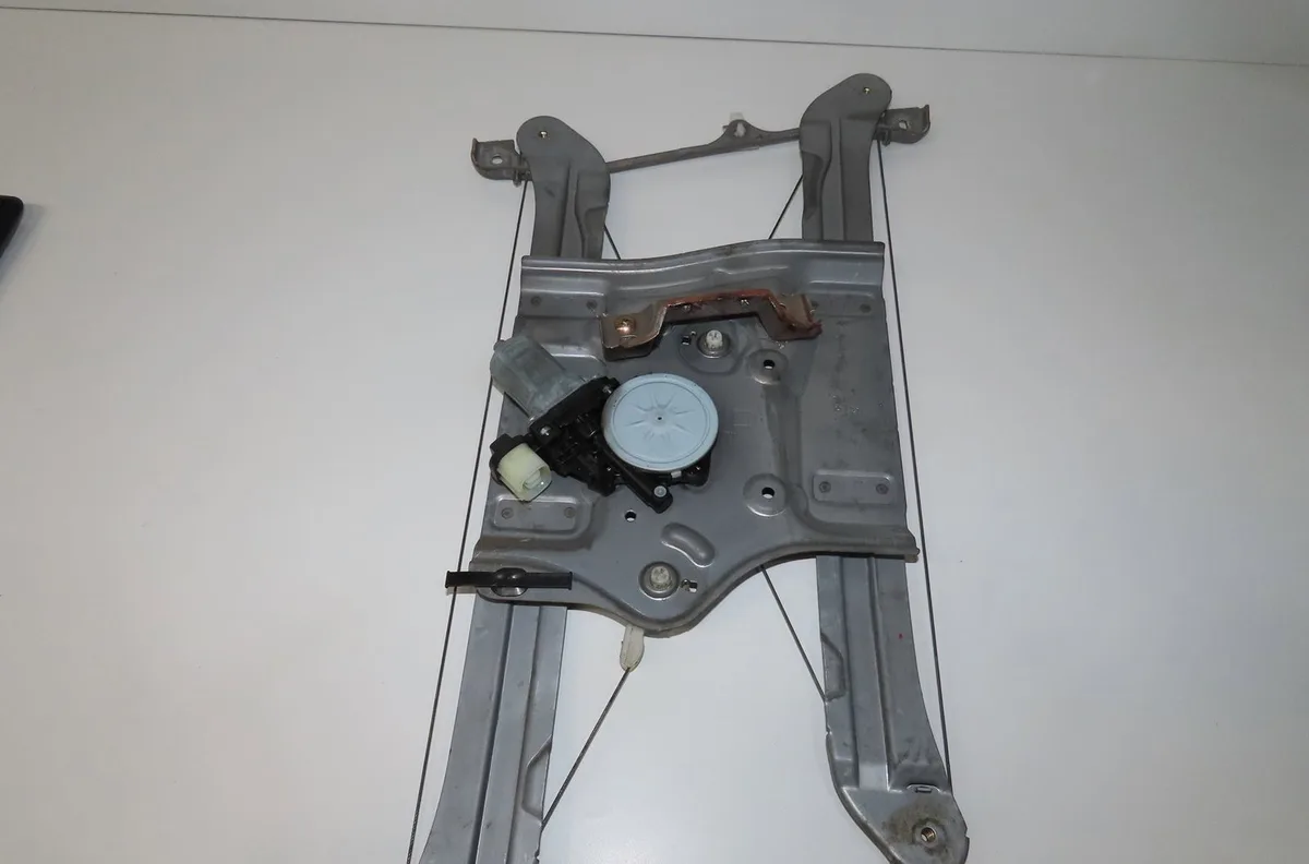Mecanisme  moteur lève-glace avant droit Mitsubishi GRANDIS (NA_W) 2.0 di-d (na8w) (2005-2010) occasion