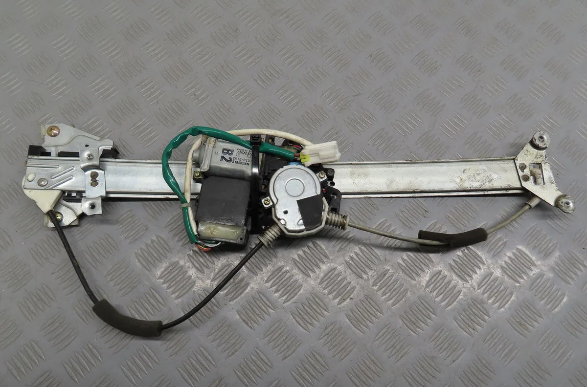 Mecanisme  moteur lève-glace avant droit Mitsubishi PAJERO III (V7_W, V6_W) 2.5 tdi (v64w, v74w) (2001-2006) occasion