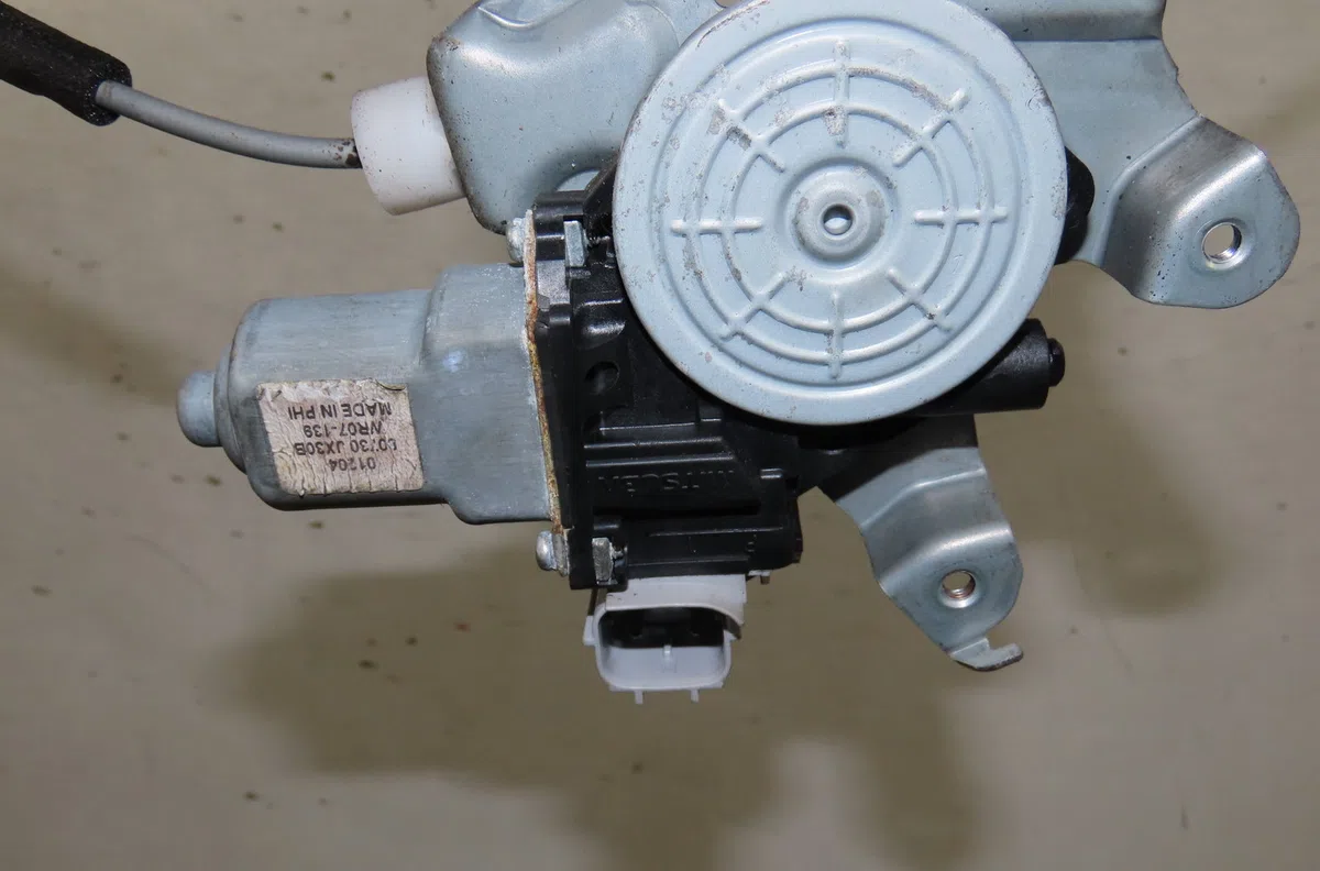 Mecanisme  moteur lève-glace avant droit Nissan JUKE (F15) 1.5 dci (2010) 5 portes occasion