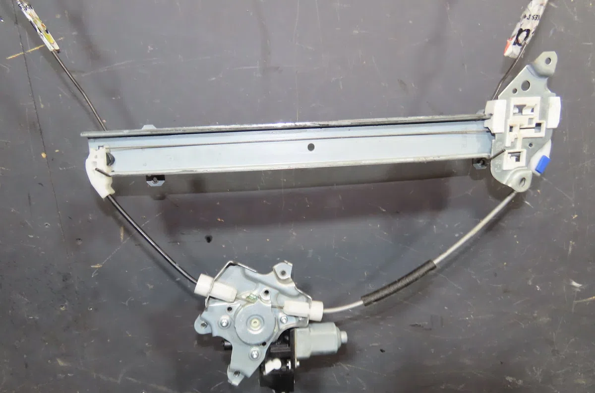 Mecanisme moteur lève-glace avant droit Nissan JUKE (F15) 1.6 (2010) 5 portes occasion