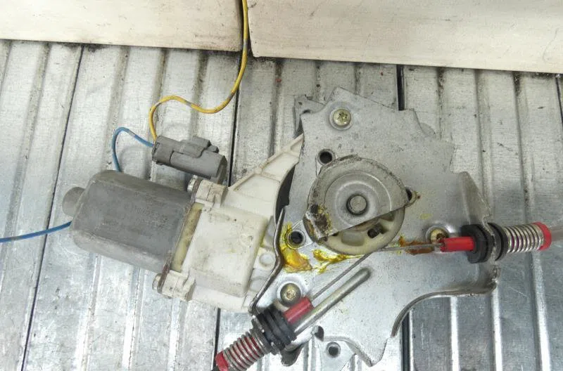 Mecanisme  moteur lève-glace avant droit NISSAN MICRA 3 PHASE 1 occasion