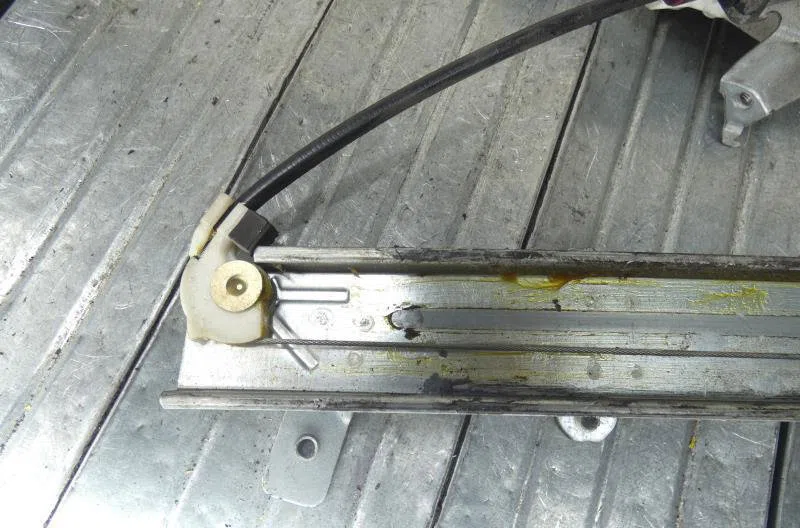 Mecanisme  moteur lève-glace avant droit NISSAN MICRA 3 PHASE 1 occasion