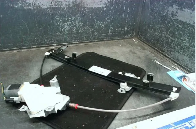 Mecanisme  moteur lève-glace avant droit Nissan MICRA III (K12) 1.2 16v (2003-2010) occasion