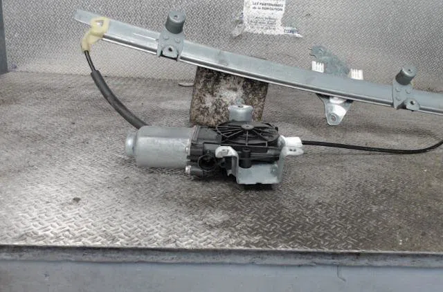 Mecanisme  moteur lève-glace avant droit NISSAN NOTE 1  NOTE 1 PHASE 2 occasion