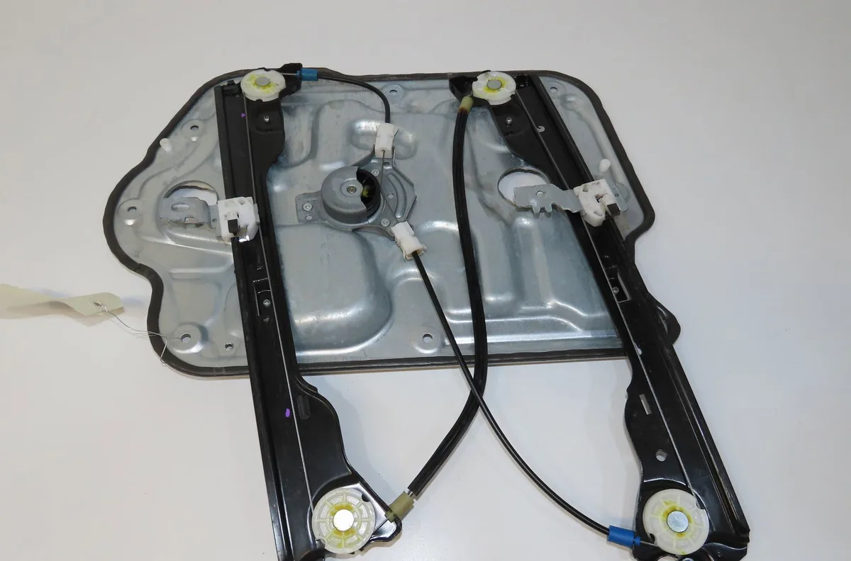 Mecanisme  moteur lève-glace avant droit Nissan QASHQAI - QASHQAI 2 I (J10, NJ10, JJ10E) 1.6 dci traction intégrale (201