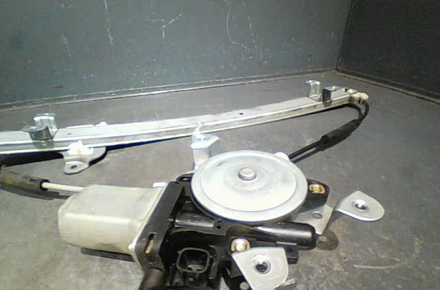 Mecanisme  moteur lève-glace avant droit Nissan X-TRAIL I (T30) 2.2 dci 4x4 (2001-2008) 5 portes occasion