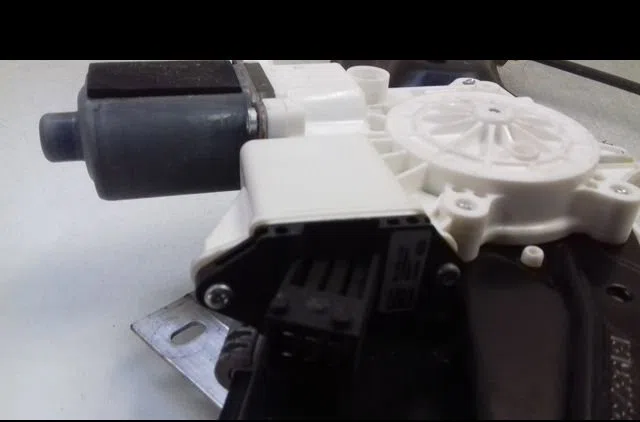 Mecanisme  moteur lève-glace avant droit Opel ASTRA H TwinTop (A04) 1.9 cdti (l67) (2005-2010) occasion