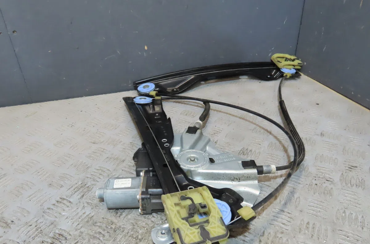 Mecanisme  moteur lève-glace avant droit Opel ASTRA J GTC 1.4 (08) (2011-2015) occasion