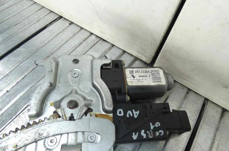 Mecanisme  moteur lève-glace avant droit OPEL CORSA C PHASE 1 occasion