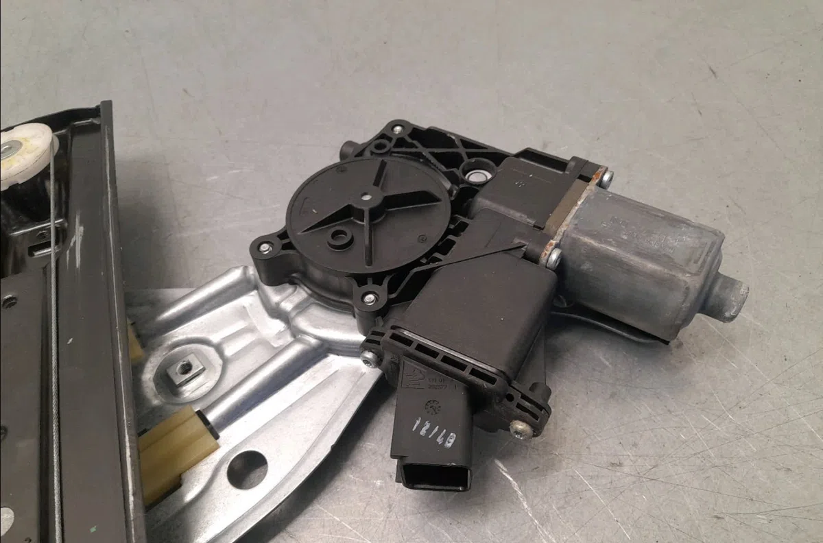 Mecanisme  moteur lève-glace avant droit Opel MERIVA B Monospace (S10) 1.7 cdti (75) (2010-2017) occasion