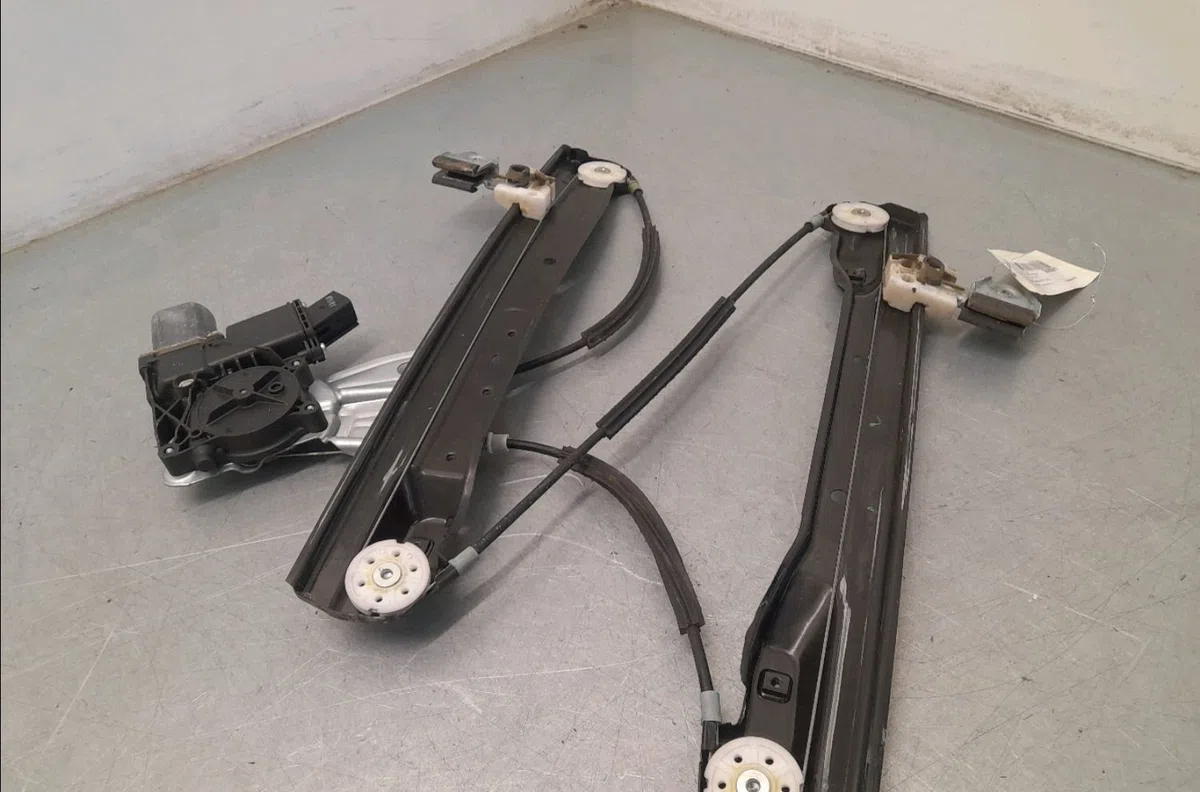 Mecanisme  moteur lève-glace avant droit Opel MERIVA B Monospace (S10) 1.7 cdti (75) (2010-2017) occasion