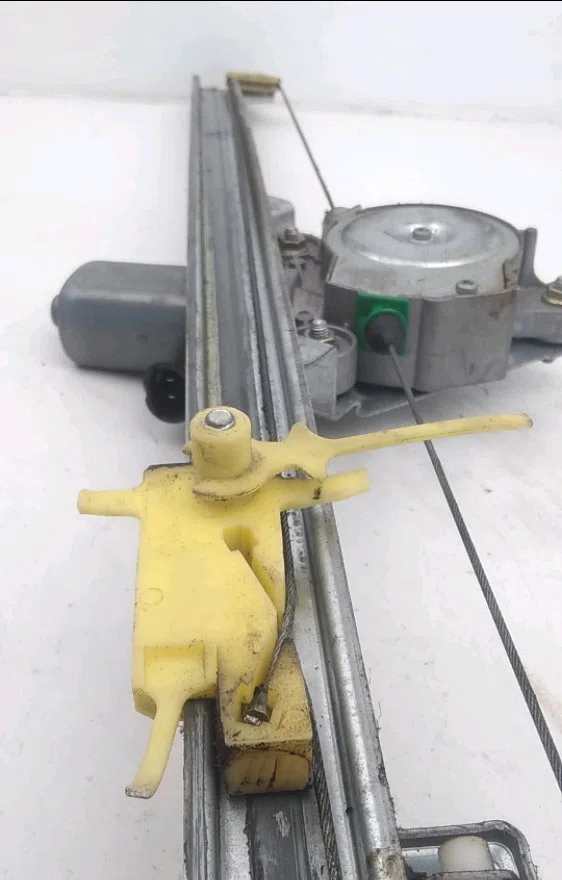 Mecanisme  moteur lève-glace avant droit Opel VIVARO A Fourgon (X83) 2.5 dti (f7) (2003-2010) occasion