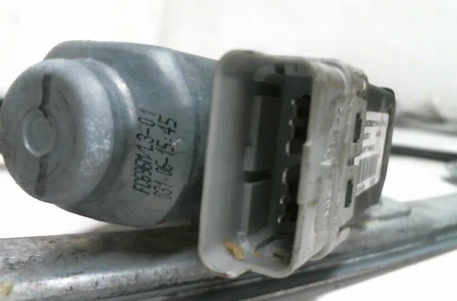 Mecanisme  moteur lève-glace avant droit Peugeot 1007 (KM_) 1.4 hdi (2005) occasion