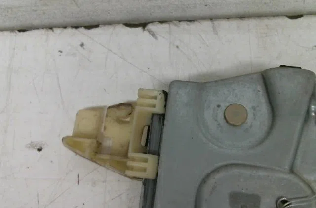 Mecanisme  moteur lève-glace avant droit Peugeot 1007 (KM_) 1.4 hdi (2005) occasion