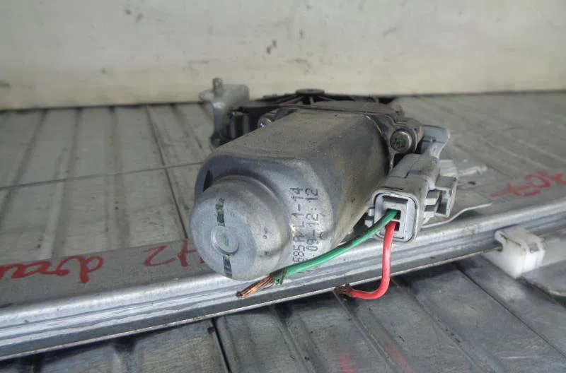Mecanisme  moteur lève-glace avant droit PEUGEOT 107 PHASE 2 occasion