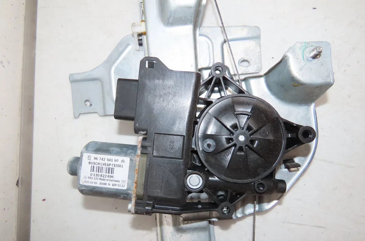 Mecanisme  moteur lève-glace avant droit Peugeot 2008 I (CU_) 1.6 hdi (2013) occasion