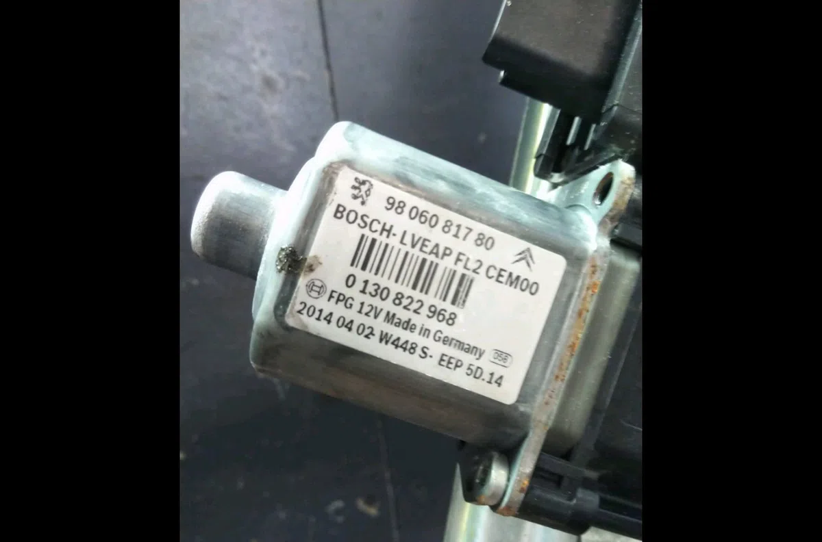 Mecanisme  moteur lève-glace avant droit Peugeot 2008 I (CU_) 1.6 vti (2013) occasion