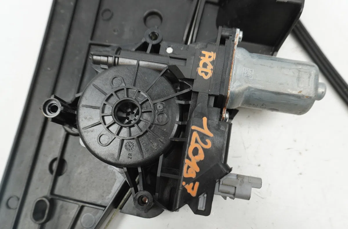 Mecanisme  moteur lève-glace avant droit Peugeot 2008 II (UD_, US_, UY_, UK_) 1.5 bluehdi 130 (2019) occasion