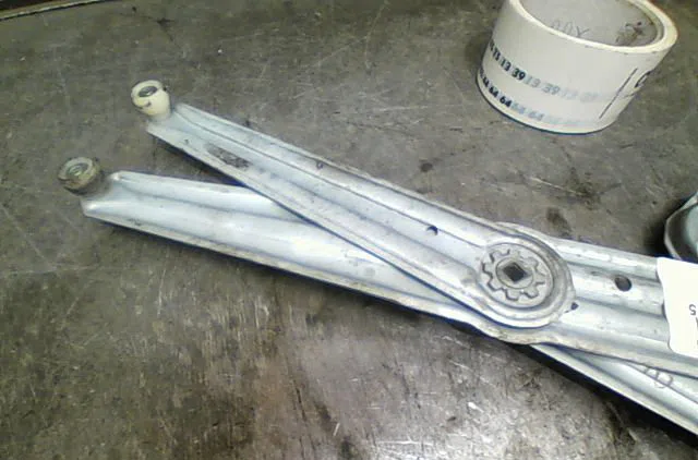 Mecanisme  moteur lève-glace avant droit Peugeot 205 II (20A-C) 1.1 (1987-1992) 5 portes occasion