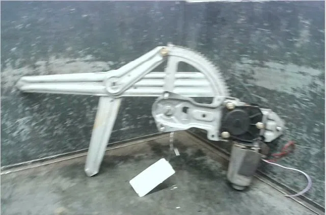 Mecanisme  moteur lève-glace avant droit Peugeot 205 II (20A-C) 1.7 diesel (1987-1998) occasion