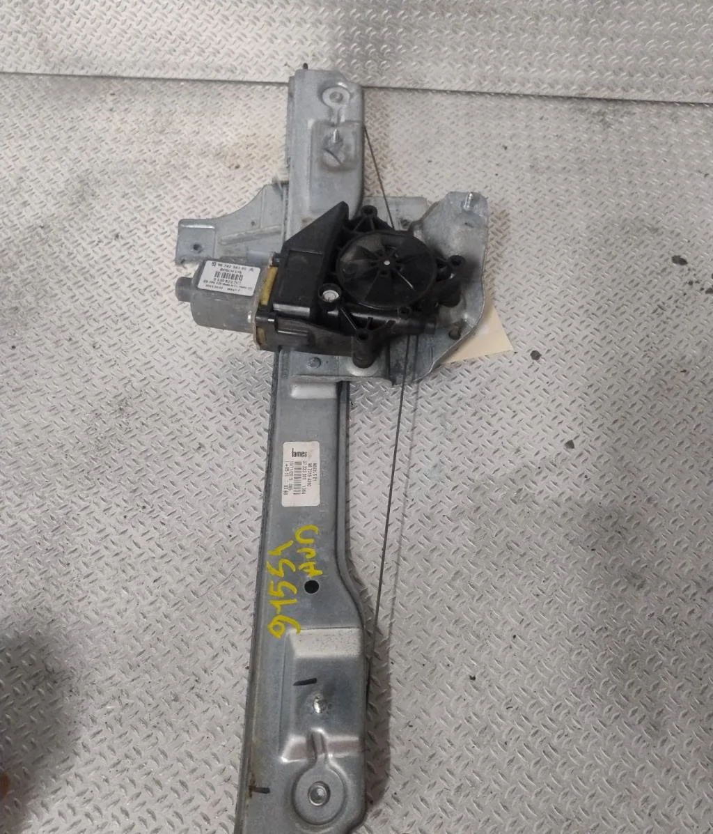 Mecanisme  moteur lève-glace avant droit Peugeot 208 I (CA_, CC_) 1.0 (2012) occasion