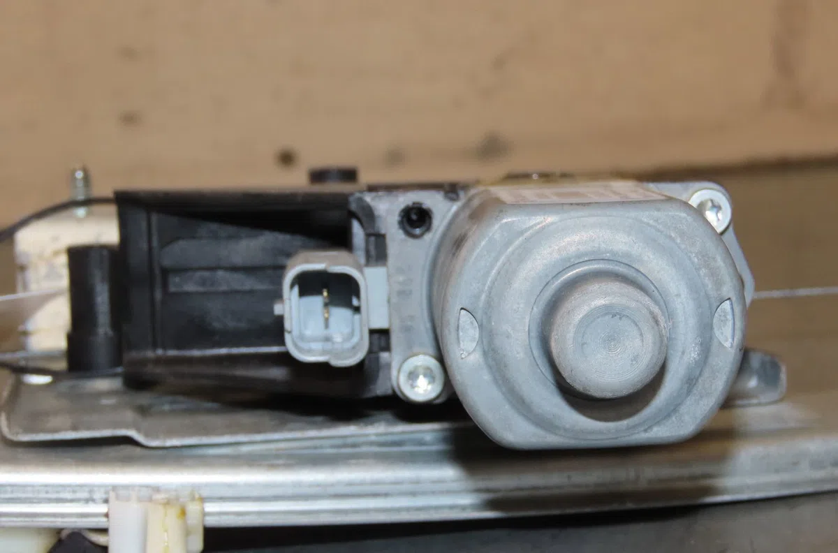 Mecanisme  moteur lève-glace avant droit Peugeot 208 I (CA_, CC_) 1.2 vti 68 - puretech 68 (2016) 5 portes occasion