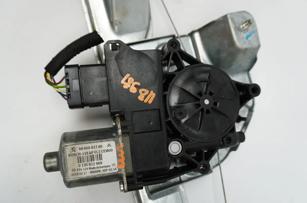 Mecanisme  moteur lève-glace avant droit Peugeot 208 I (CA_, CC_) 1.6 bluehdi 100 (2015) 5 portes occasion