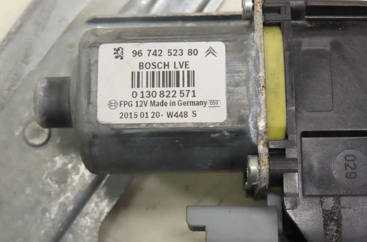 Mecanisme  moteur lève-glace avant droit Peugeot 208 I (CA_, CC_) 1.6 hdi (2012) 5 portes occasion