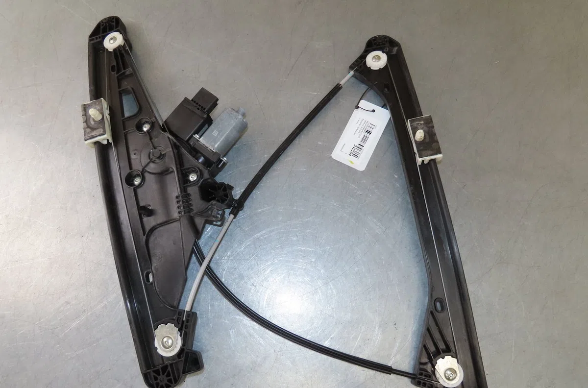 Mecanisme  moteur lève-glace avant droit Peugeot 3008 SUV (MC_, MR_, MJ_, M4_) 1.2 thp- puretech 130 (mrhnsm, mrhnsu, mr