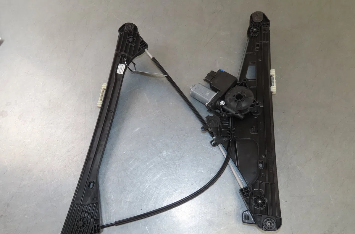 Mecanisme  moteur lève-glace avant droit Peugeot 3008 SUV (MC_, MR_, MJ_, M4_) 1.2 thp- puretech 130 (mrhnsm, mrhnsu, mr