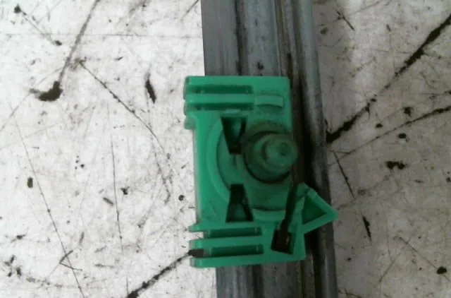 Mecanisme  moteur lève-glace avant droit Peugeot 306 3-5 portes (7A, 7C, N3, N5) 1.9 d (1994-2001) occasion