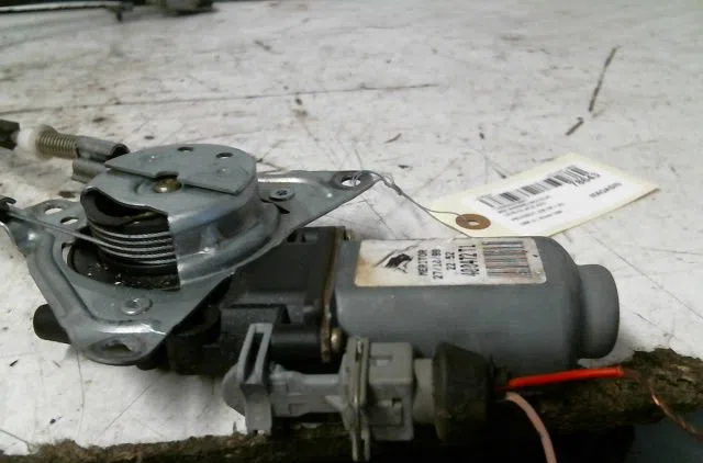 Mecanisme  moteur lève-glace avant droit Peugeot 306 3-5 portes (7A, 7C, N3, N5) 1.9 d (1994-2001) occasion