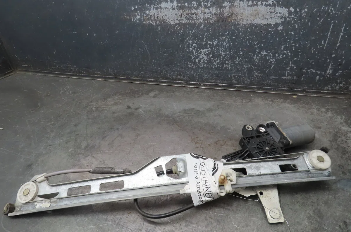Mecanisme  moteur lève-glace avant droit Peugeot 306 3-5 portes (7A, 7C, N3, N5) 2.0 hdi 90 (1999-2002) occasion