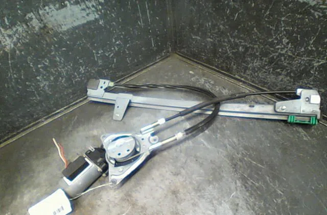 Mecanisme  moteur lève-glace avant droit Peugeot 306 (7B, N3, N5) 1.9 d (1998-2001) occasion
