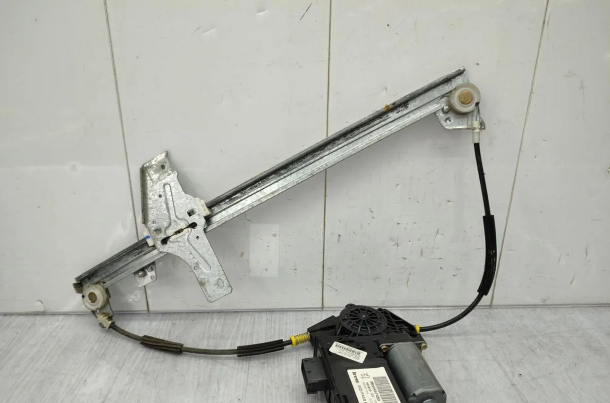 Mecanisme moteur lève-glace avant droit PEUGEOT 307 PHASE 1 BREAK occasion