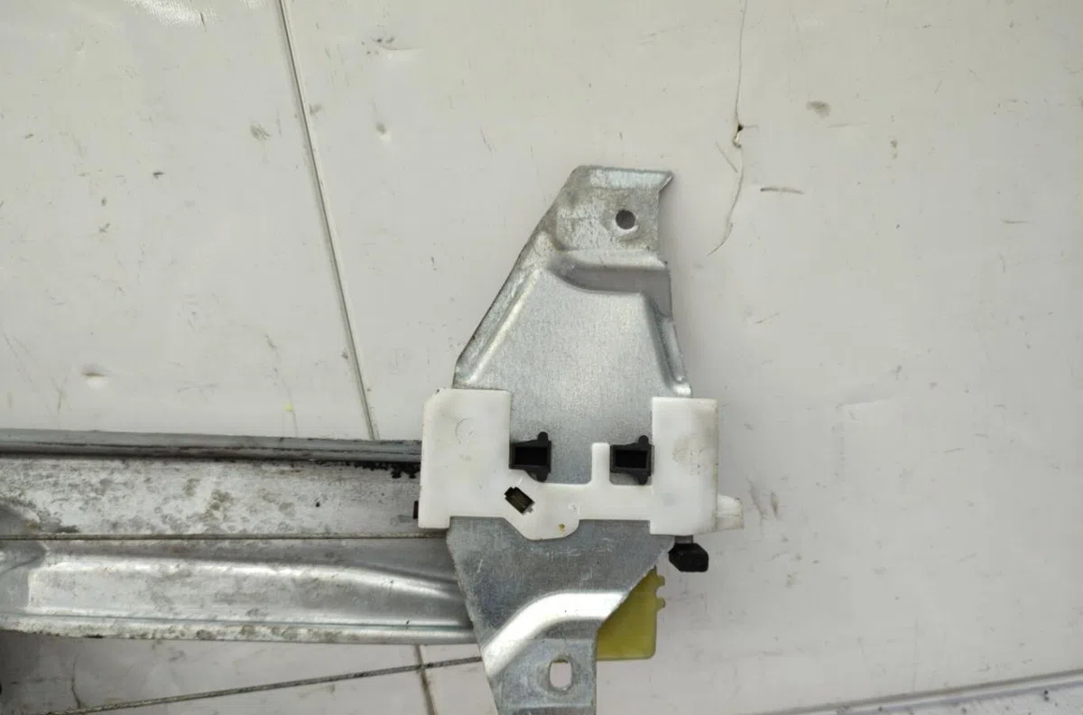 Mecanisme  moteur lève-glace avant droit PEUGEOT 308 1 SW PHASE 1 BREAK occasion