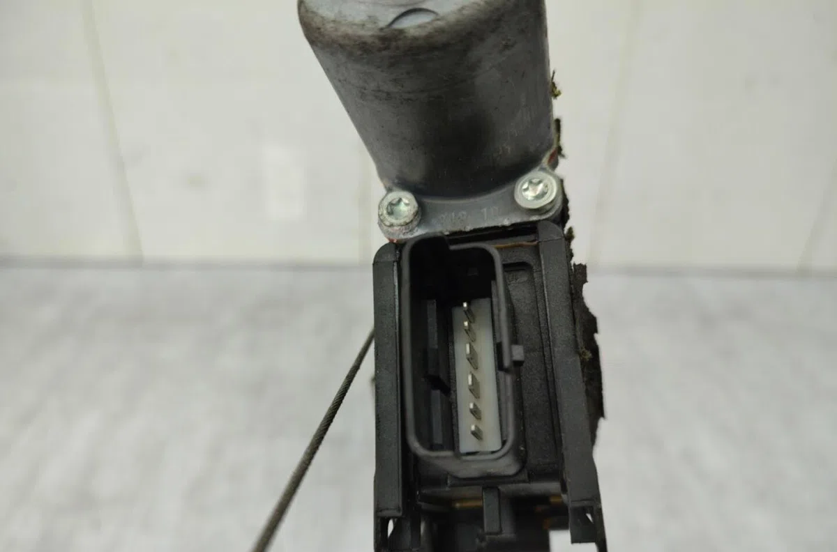 Mecanisme  moteur lève-glace avant droit PEUGEOT 308 1 SW PHASE 1 BREAK occasion