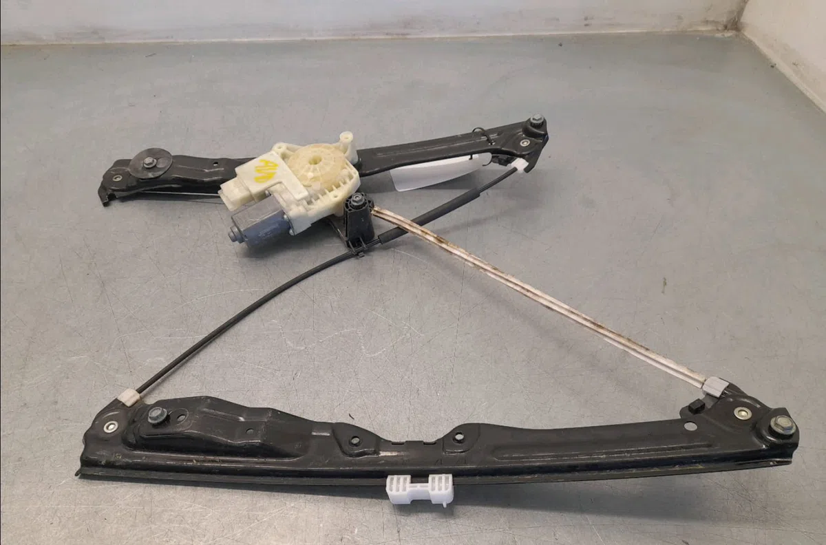 Mecanisme  moteur lève-glace avant droit Peugeot 308 II (LB_, LP_, LW_, LH_, L3_) 1.2 thp 110 (2013-2021) occasion