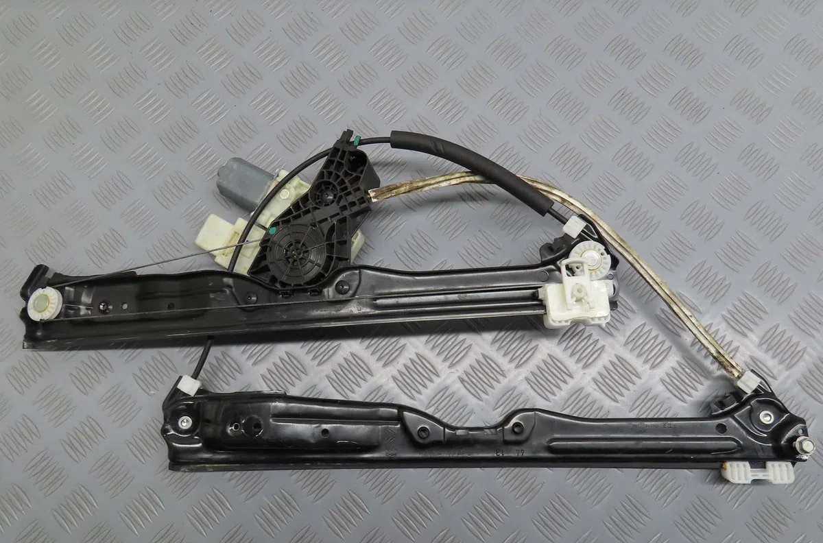 Mecanisme  moteur lève-glace avant droit Peugeot 308 II (LB_, LP_, LW_, LH_, L3_) 1.6 thp 125 (2013-2021) occasion