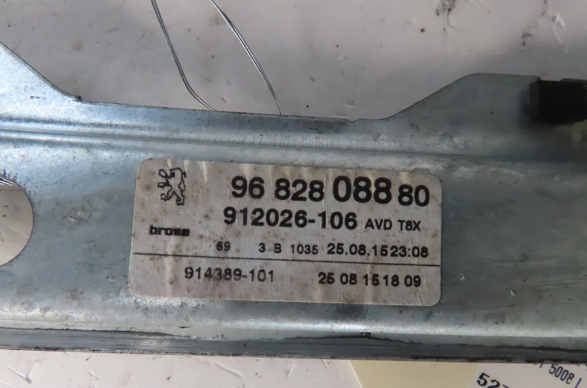 Mecanisme  moteur lève-glace avant droit Peugeot 5008 (0U_, 0E_) 1.6 bluehdi 120 (2014-2017) 5 portes occasion