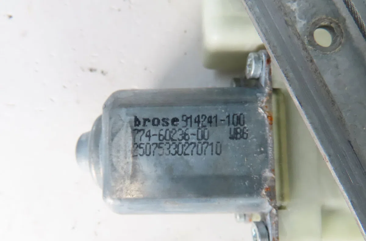 Mecanisme  moteur lève-glace avant droit Peugeot 5008 (0U_, 0E_) 1.6 bluehdi 120 (2014-2017) 5 portes occasion