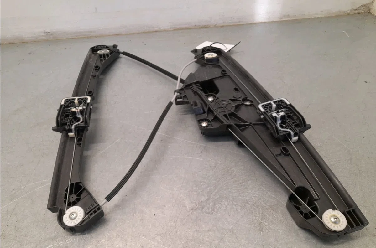 Mecanisme  moteur lève-glace avant droit Peugeot 5008 III (KA_, KB_, KC_) E-210 (2024) occasion