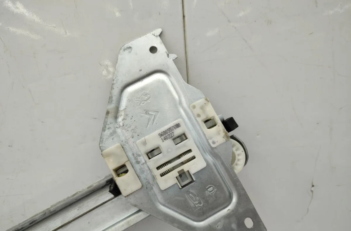 Mecanisme moteur lève-glace avant droit PEUGEOT PARTNER 2 PHASE 2 occasion