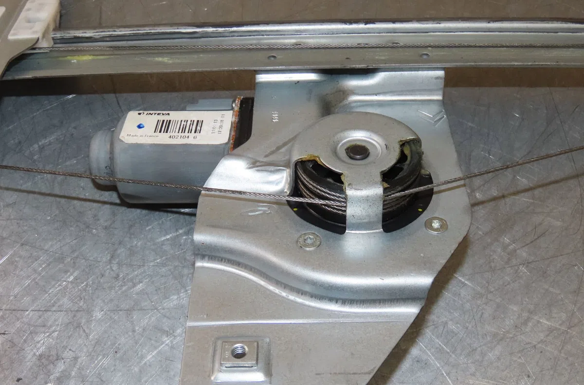 Mecanisme  moteur lève-glace avant droit Peugeot PARTNER TEPEE 1.6 hdi 90 (2010) occasion