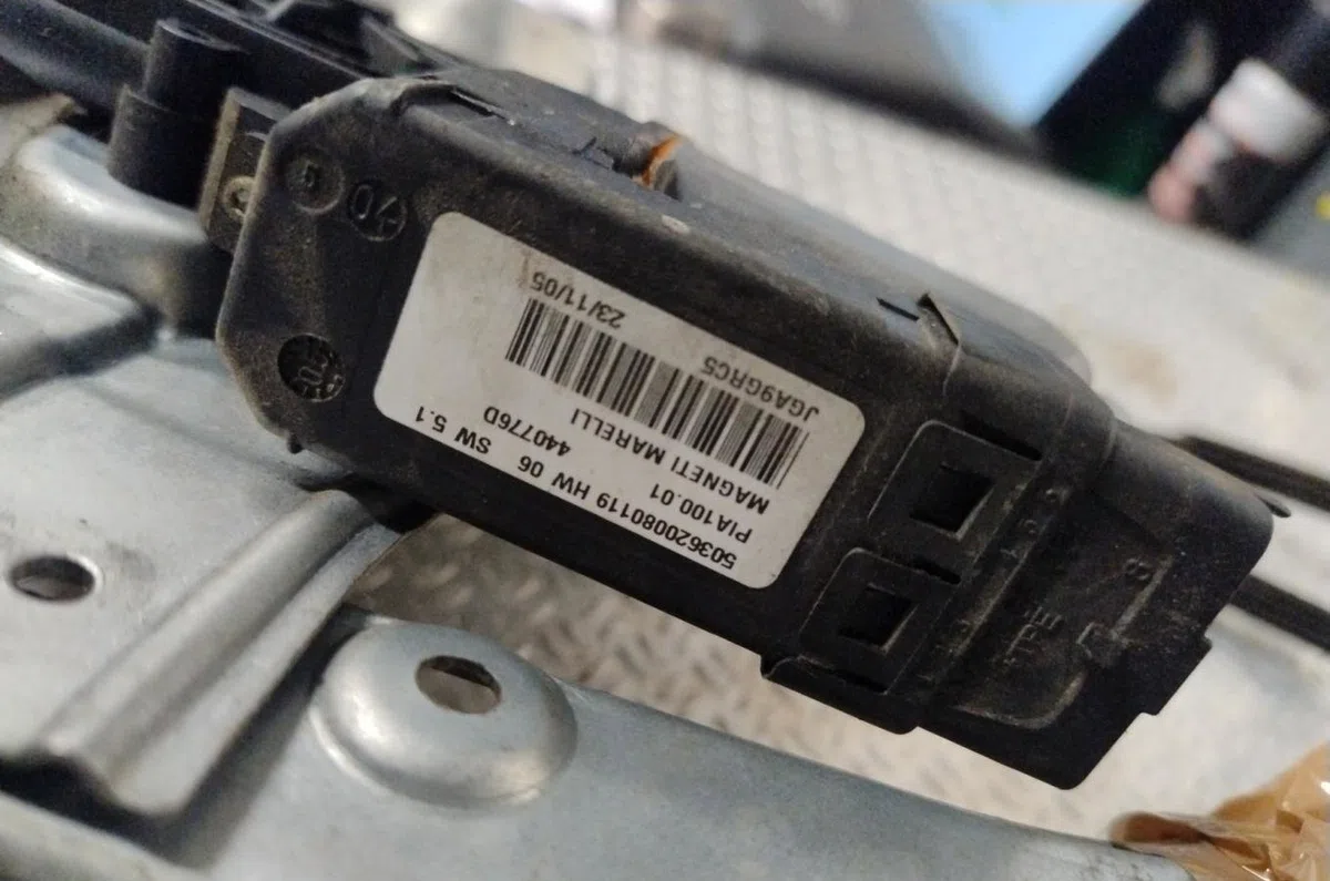 Mecanisme  moteur lève-glace avant droit RENAULT CLIO 3  CLIO 3 PHASE 1 occasion
