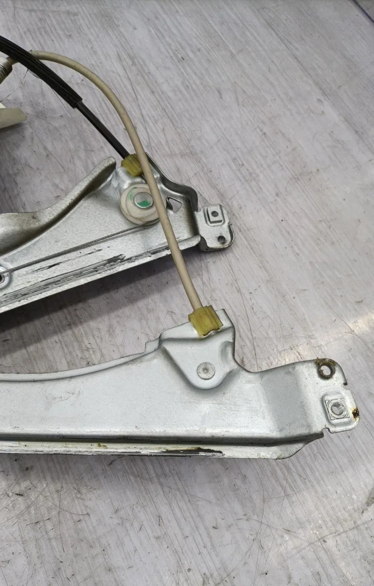 Mecanisme moteur lève-glace avant droit RENAULT CLIO 3 PHASE 1 BREAK occasion