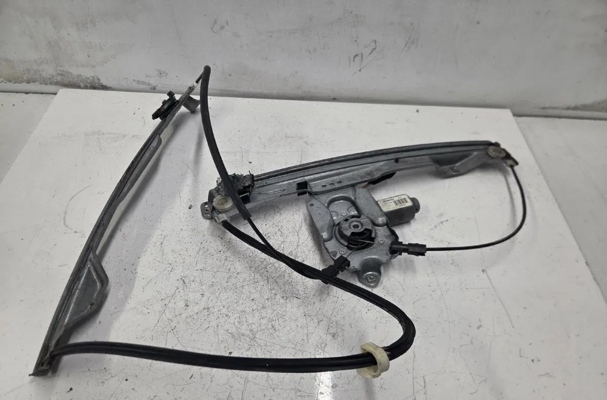 Mecanisme  moteur lève-glace avant droit RENAULT CLIO 3 PHASE 1 occasion