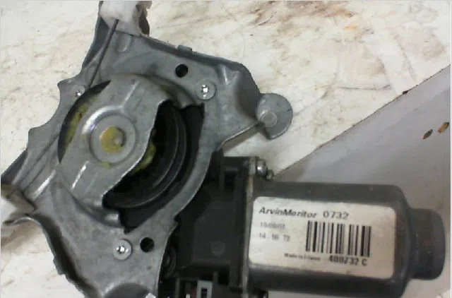 Mecanisme  moteur lève-glace avant droit RENAULT CLIO CAMPUS II Phase 1 07-2006--07-2009 1.5 DCI 65ch occasion