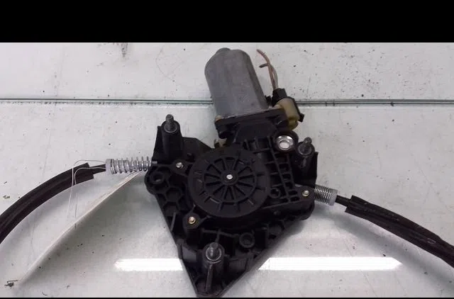 Mecanisme  moteur lève-glace avant droit Renault CLIO II (BB_, CB_) 1.2 (bb0a, bb0f, bb10, bb1k, bb28, bb2d, bb2h, cb0a,