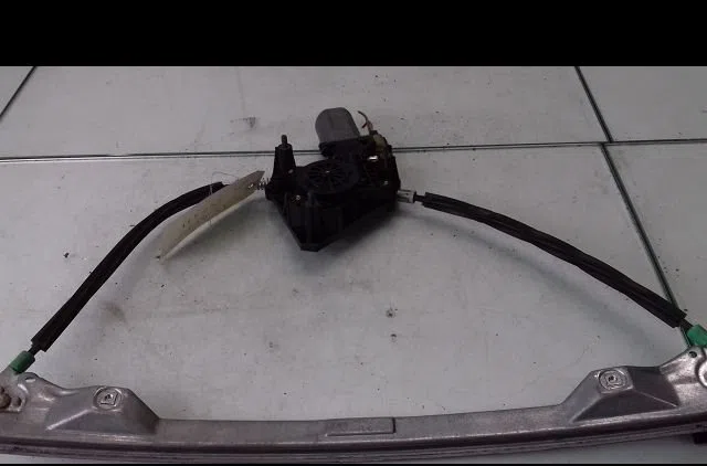 Mecanisme  moteur lève-glace avant droit Renault CLIO II (BB_, CB_) 1.2 (bb0a, bb0f, bb10, bb1k, bb28, bb2d, bb2h, cb0a,